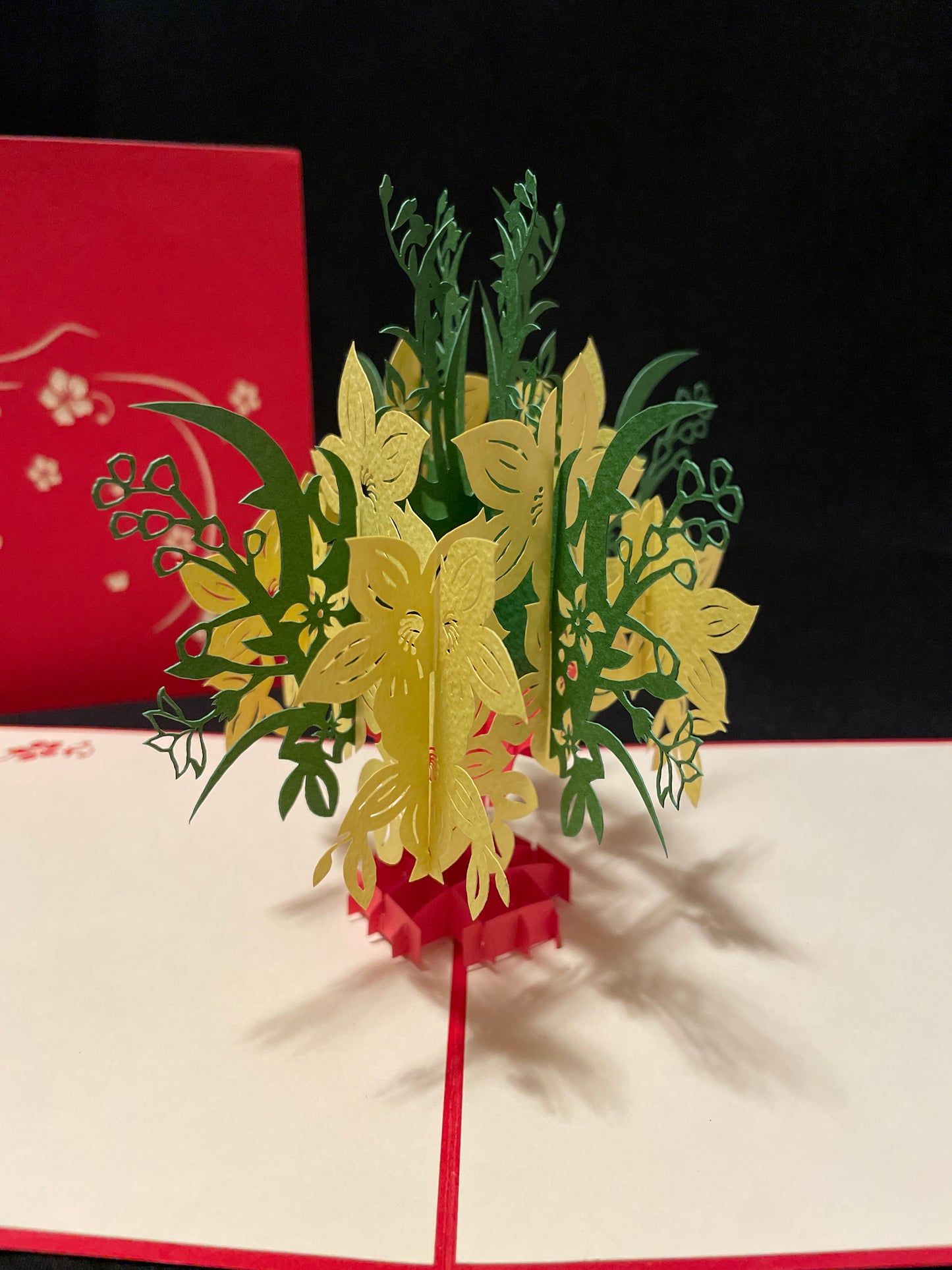 Pretty Daffodils Vase